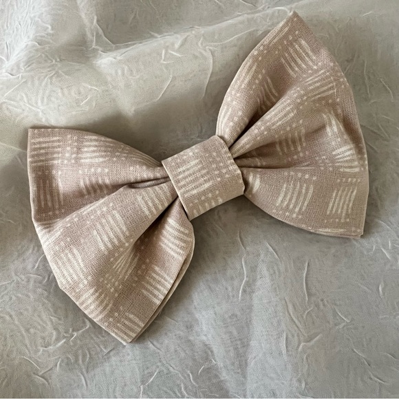 Bow Hair Clip, French Barrette, Tan & White, Cotton, 5 x 3.5 in, Handmade - Picture 2 of 4